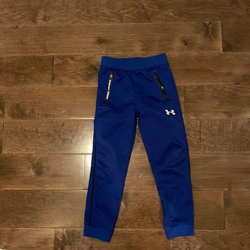 Under Armour sweatpants size 5, great condition